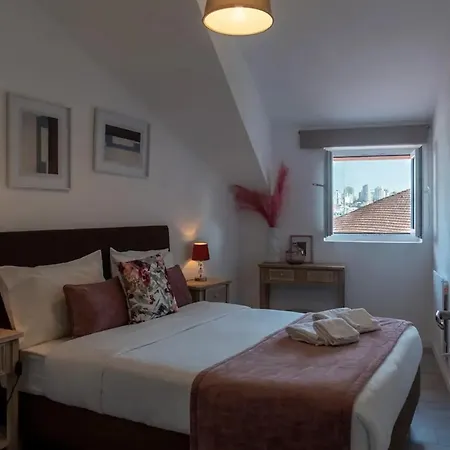 Stylish In Porto, Balcony. Apartment *
