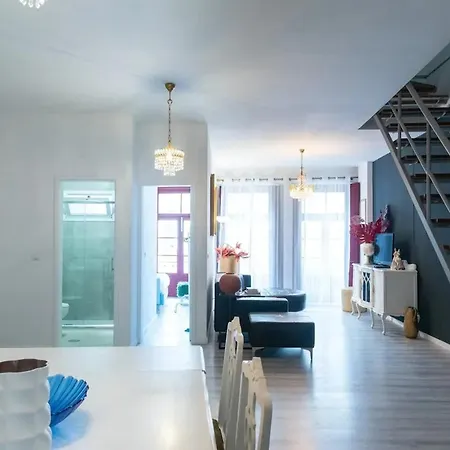Stylish In Porto, Balcony. Apartment *